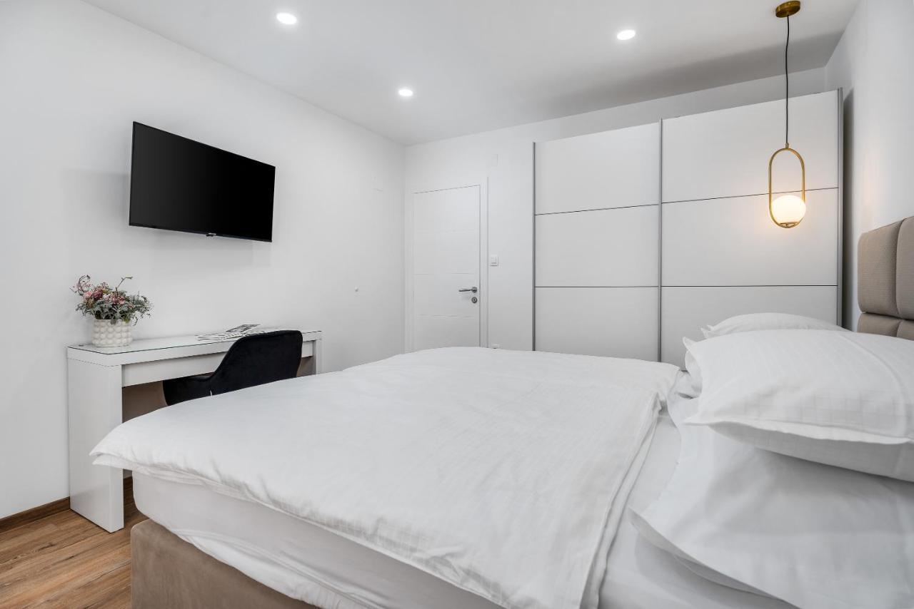 Apartmani Marko Omiš Buitenkant foto