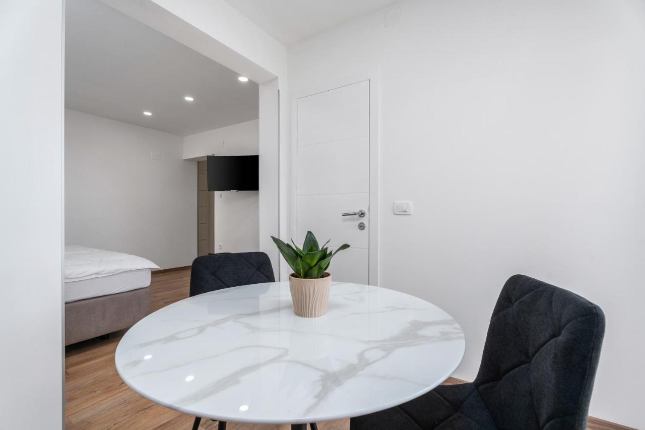 Apartmani Marko Omiš Buitenkant foto