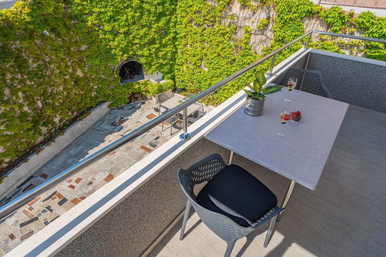 Apartmani Marko Omiš Buitenkant foto