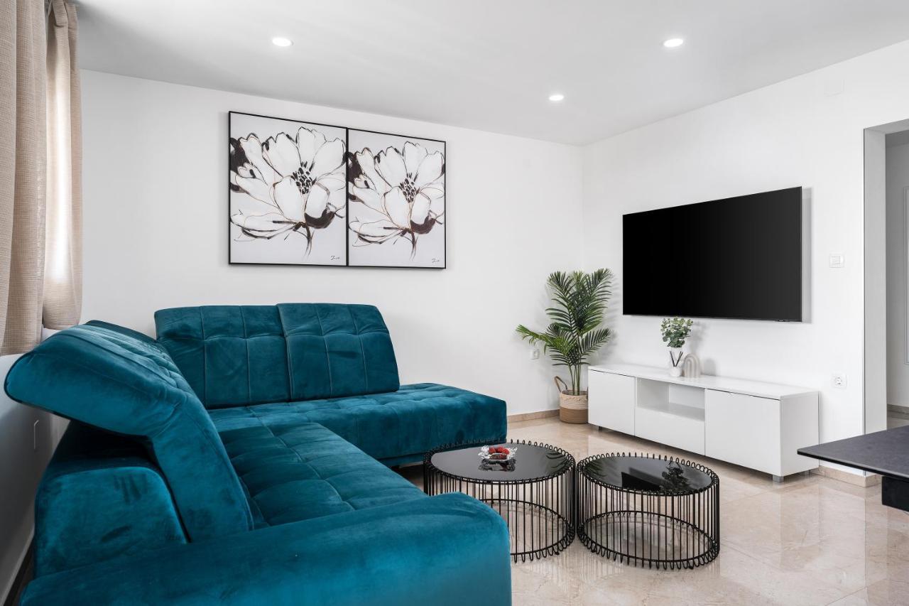 Apartmani Marko Omiš Buitenkant foto