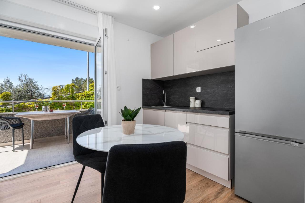 Apartmani Marko Omiš Buitenkant foto